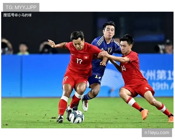日本队在东亚杯中的战术解析与新策略运用，展现出强劲的卫冕竞争力